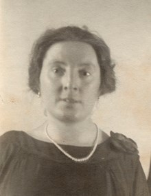 Märta Magnusson vid Frimurarbarnhuset, februari 1927.