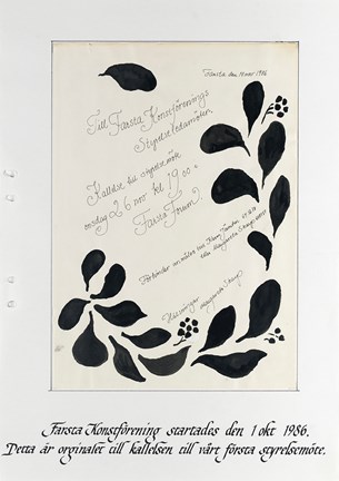 Handgjord kallelse i svartvitt till Farsta konstförenings första styrelsemöte 1986.