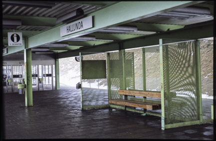 Hallunda tunnelbanestation i mintgrön färg år 1978 