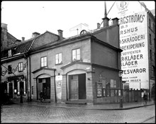 Gamla våghuset vid Hötorget. T.h. Kungsgatan