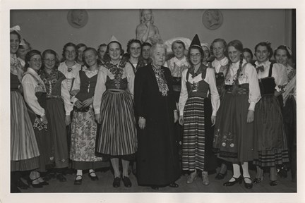 Selma Lagerlöf med seminarieelever - Högre lärarinneseminariet 1936