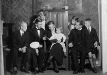 Grupporträtt, pastor primarius Nysström tillsammans med sin familj