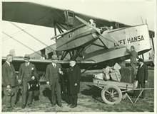Yngve Larsson och flygplan i Stettin 1927