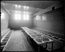 Tvättrum i Adolf Fredriks norra folkskola, Norrtullsgatan 18. Nuvarande Matteusskolan.