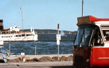 Buss och båt i Vaxholm