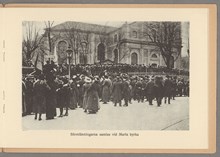 Bondetåget 1914. Sörmlänningarna samlas vid Maria kyrka.