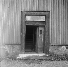 Skånegatan 2 C. Porten. Nödbostäder uppförda 1917 inför rivning