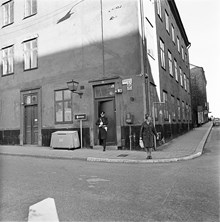 Skeppargatan 34, byggnad A, vid hörnet av Storgatan 23. Östermalms polisstation