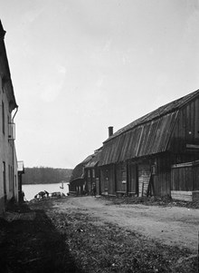 Gatan västerut vid Barnängs Tvärgränd 5. Nuv. Gaveliusgatan 5 (från 1926) och kv. Faggens Krog