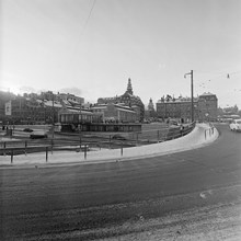 Gatumiljö vid Slussen i december 1965. Norra Slingan västerut mot Södermalmstorg