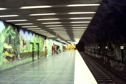 Konst vid perrongen på Universitetets tunnelbanestation år 1976
