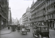 Vasagatan strax öster om korsningen vid Kungsgatan 1925.