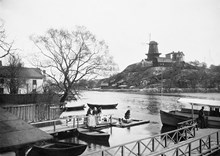 Hammarby sjö med Klippan i bakgrunden