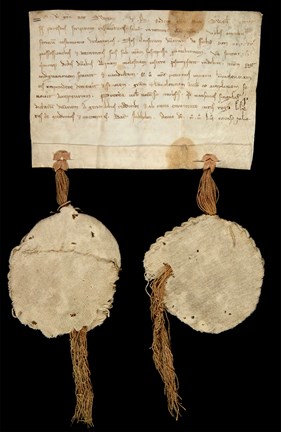 Gammalt pergament med två hängande sigill