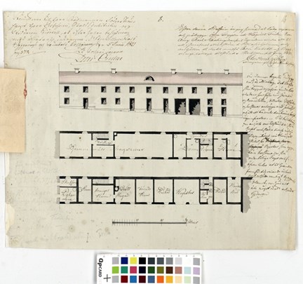 Byggnadsritning i tusch och akvarell med flera handskrivna påskrifter i tusch