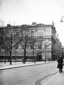 Konstföreningens hus med Blanchs Café, senare Blanche-teatern.  Hörnet Hamngatan och Kungsträdgården.