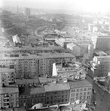 Utsikt från Skattehuset mot väster över kv. Mallen. I bakgrunden Södra stations bangård. Fågelperspektiv