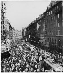 Kungsgatan i Stockholm kapitulationsdagen den 7/5 1945
