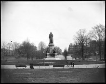 Staty av Carl von Linné i Humlegården