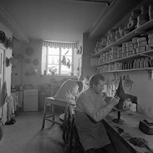Keramikerna Tom och Grete Möller, 1955. Inför utställningen Söder i konsten