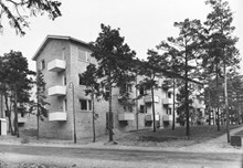 Exteriör av nybyggt flerbostadshus i Åkeslund. Stopvägen 56 - 60
