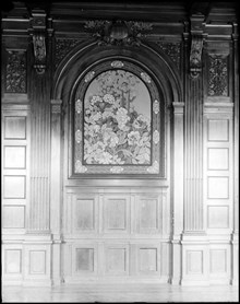 Interiör från Handelsbanken med vävt väggstycke infällt i panel, Kungsträdgårdsgatan 2 B