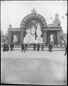 Dekorationer på Slottsbacken under Oscar II:s regeringsjubileum