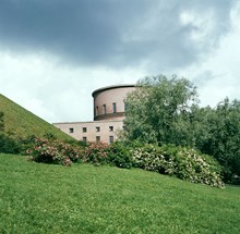 Observatorielunden mot Stockholms stadsbiblioteks södra fasad