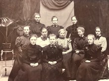 Ellen Kruse med sina elever på Brummerska skolan 1897-1898