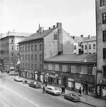 Folkungagatan 64 - 66, gatufasader. Längst t.v. hörnet Östgötagatan - Folkungagatan