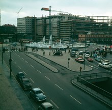 Vy från Stockholmsterrassen mot Sergelstorgsrondellen och byggandet av Kulturhuset