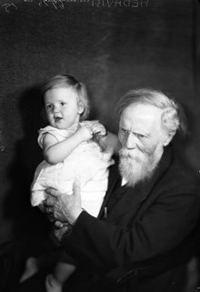 Porträtt av en äldre man, Hedqvist, med ett litet barn