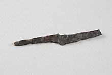 Kniv (Järn), arkeologiskt fynd nummer 7, anläggning nummer 4  i fornlämning RAÄ 134, Spånga socken