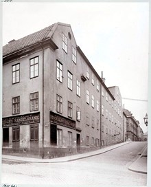 Louis de Geers palats, Götgatan 16, norra sidan i hörnet av Mariagatan