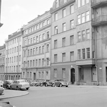 Brahegatan 39, 37 och 35 från hörnet av Östermalmsgatan