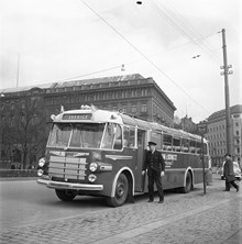 Strömgatan nedanför Karl XII:s Torg. Ny turistbuss visas