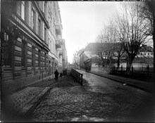 Bellmansgatan norrut från Sankt Paulsgatan. Till höger Maria kyrkogård