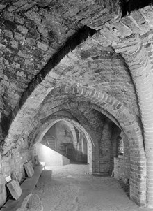 Svartbrödraklostrets källare. Murade valv från 1300-talet
