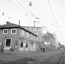 Apoteket Gladan i hörnet av Hornsgatan och Varvsgatan
