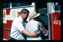 Bussförare hjälper äldre trafikant ombord