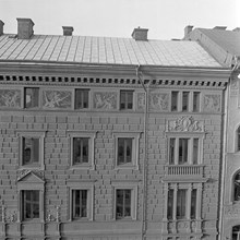 Fasad till hörnhuset Strandvägen 19-21 och Styrmansgatan 1. Thaueniuska huset