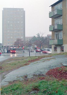 Kärrtorps höghus och busstation vid Kärrtorpsvägen