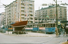 Lottbåt vid Fridhemsplan 1963. Spårvagn på linje 4E 