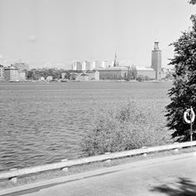 Utsikt mot Stadshuset från Söder Mälarstrand. Klara kyrka och höghusen i fonden