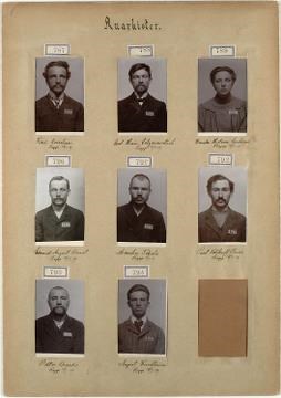 Åtta porträttfotografier uppklistrade på kartong, ur polisens spaningsfotografier 1909.