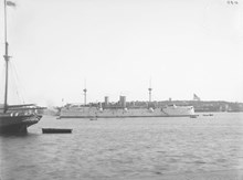 Amerikanska pansarfartyget Baltimore med Djurgården i bakgrunden
