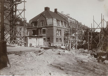 Husbygge vid Sköldungagatan 3 den 6 april 1910.