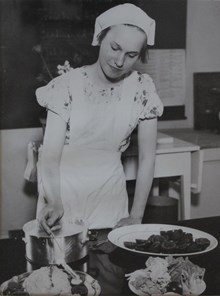 Maria Husmodersskola bjuder på näringsrika måltider ca 1920