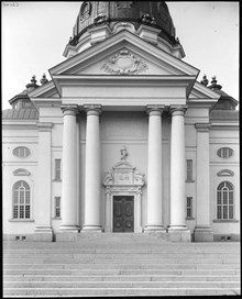 Gustav Vasa Kyrkas östra portal mot Upplandsgatan.