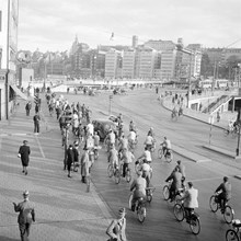 Cyklister vid Slussen från Kornhamnstorg